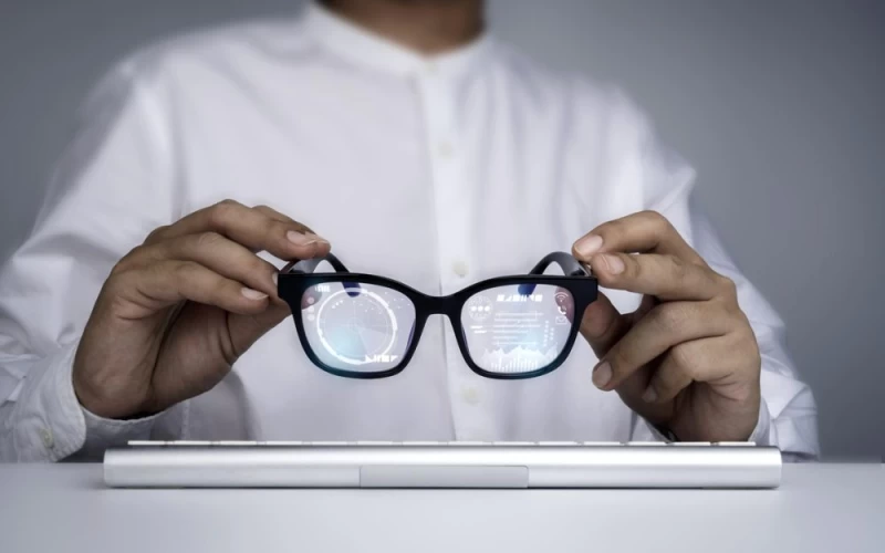Optocenter | Optika Minus 50 - PAMETNI TELEFONI, PAMETNA OČALA.. ŽRTEV UPORABNIK